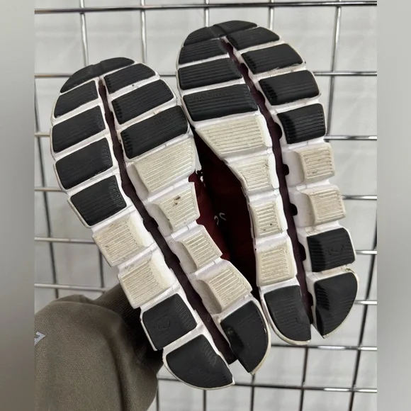 ON RUNNING W CLOUD Sneakers in Ruby Colorway women’s size 7.5 - Picture 5 of 11